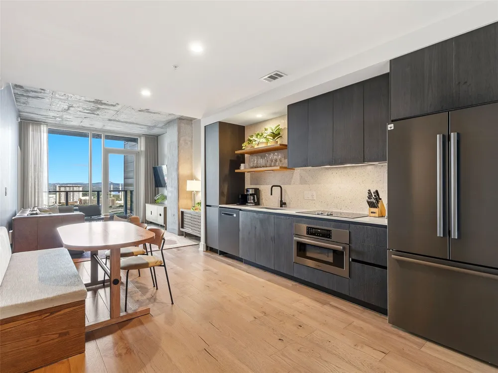 48 East Avenue #2011 Austin, TX 78701