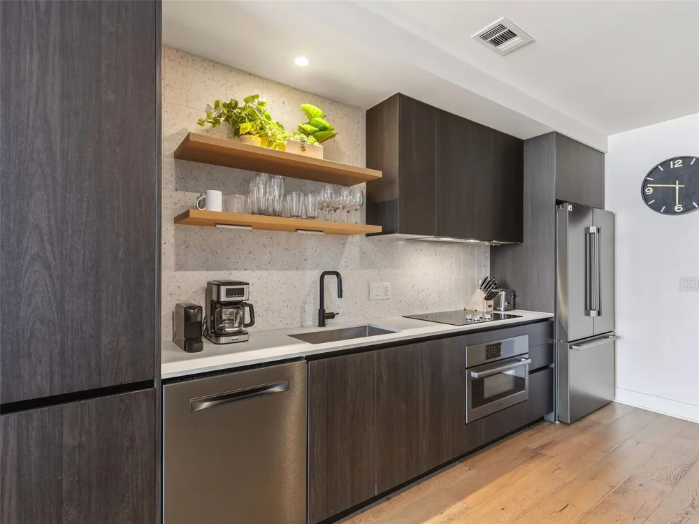 48 East Avenue #2011 Austin, TX 78701