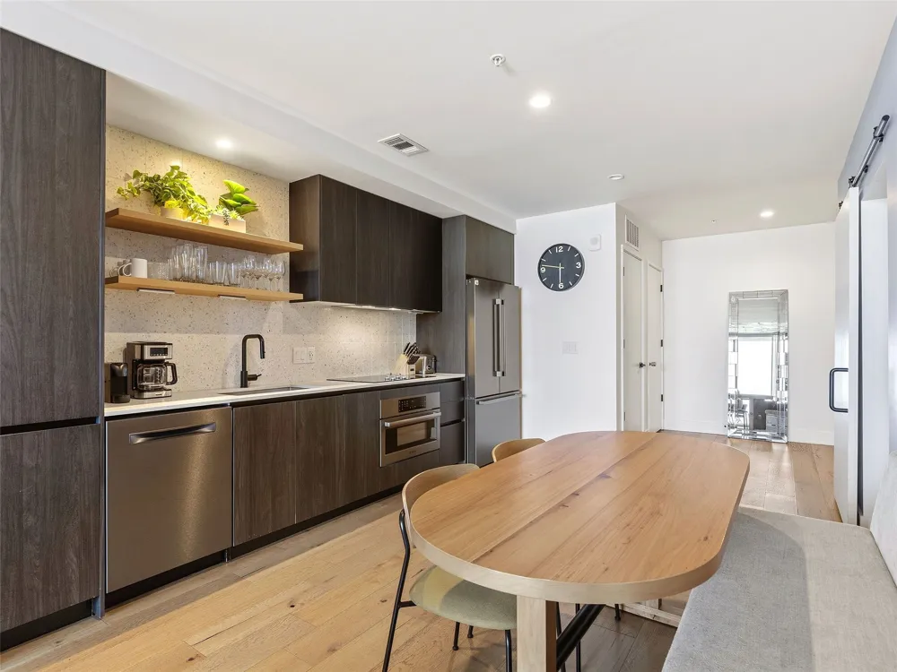 48 East Avenue #2011 Austin, TX 78701