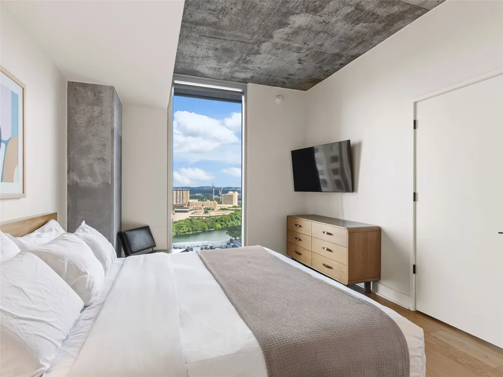 48 East Avenue #2011 Austin, TX 78701
