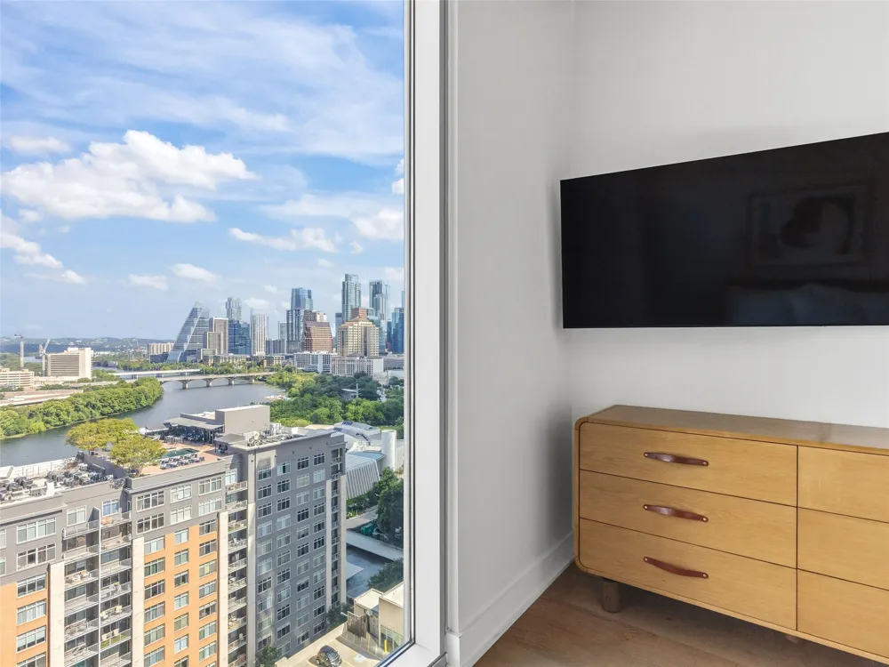 48 East Avenue #2011 Austin, TX 78701