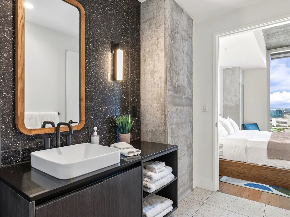48 East Avenue #2011 Austin, TX 78701