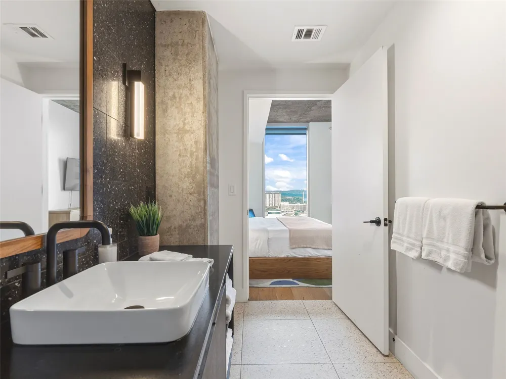48 East Avenue #2011 Austin, TX 78701