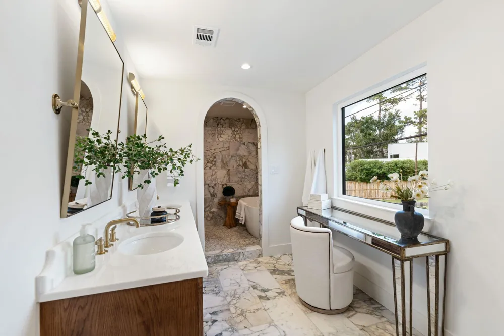 814 Azalea Street Houston, TX 77018