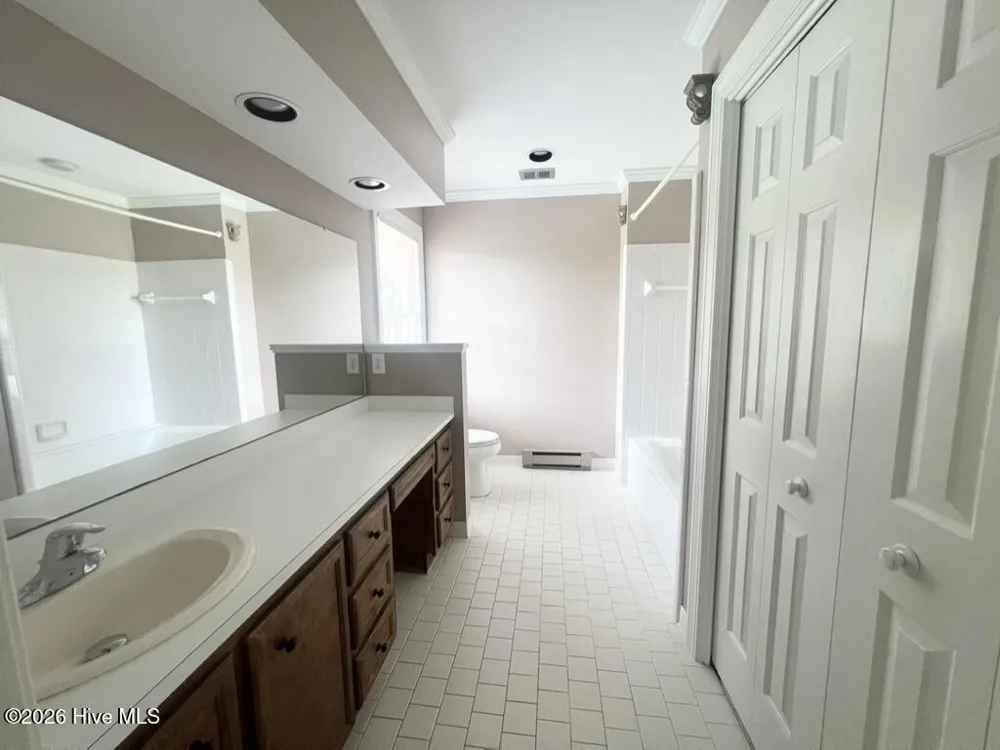 2203 Acorn Circle Kinston, NC 28504