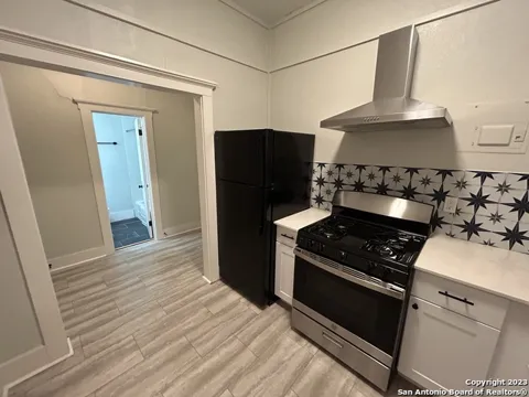 407 E LOCUST ST Unit 4