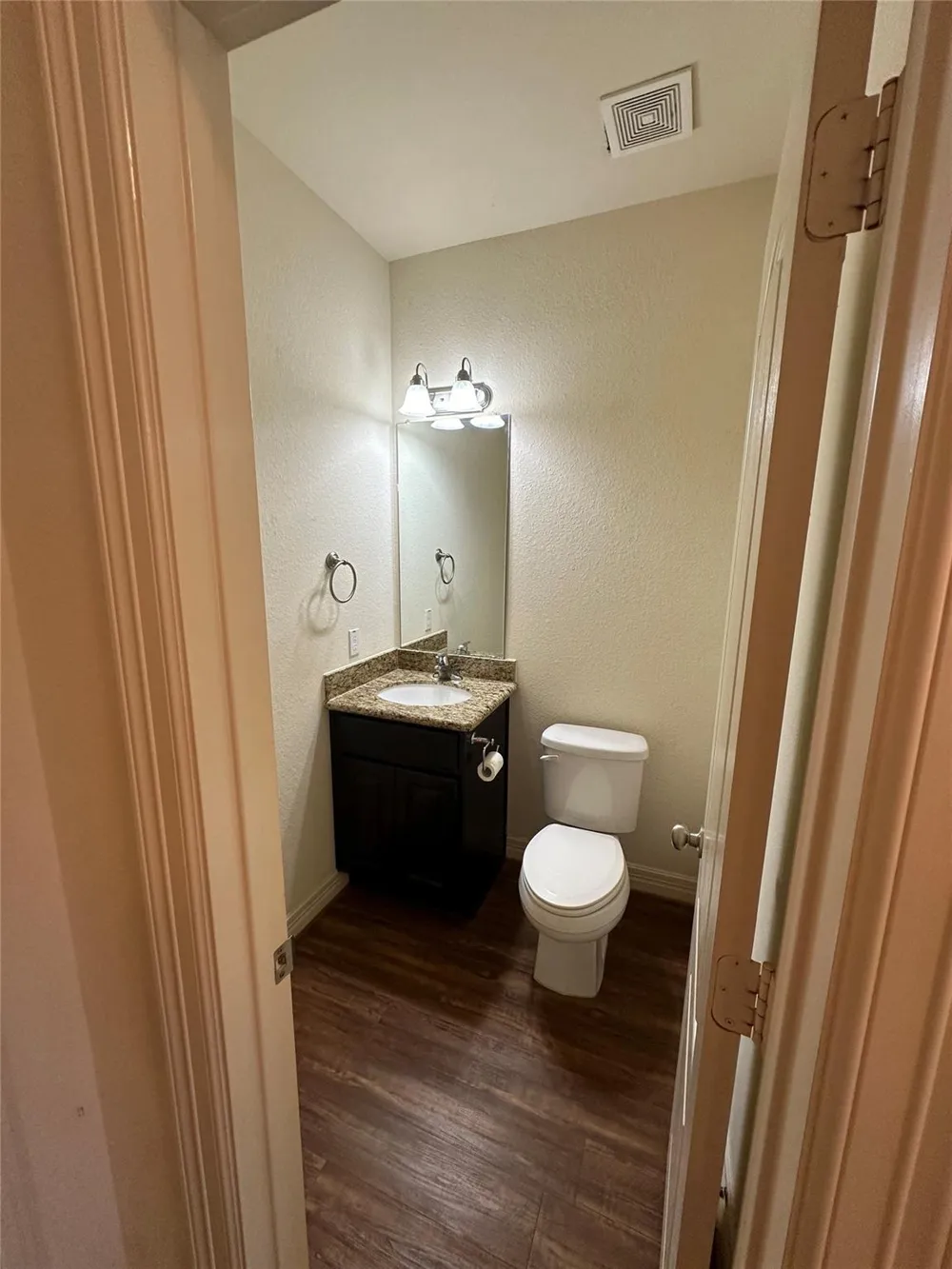 210 S Tesch Bellville, TX 77418