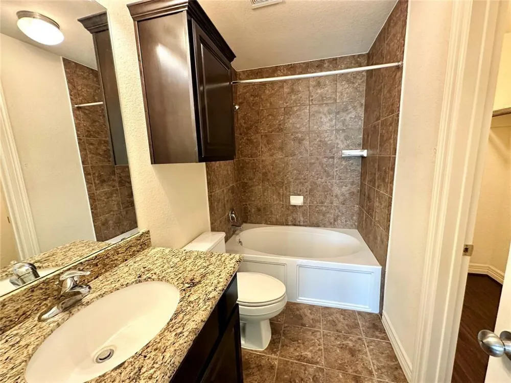 210 S Tesch Bellville, TX 77418