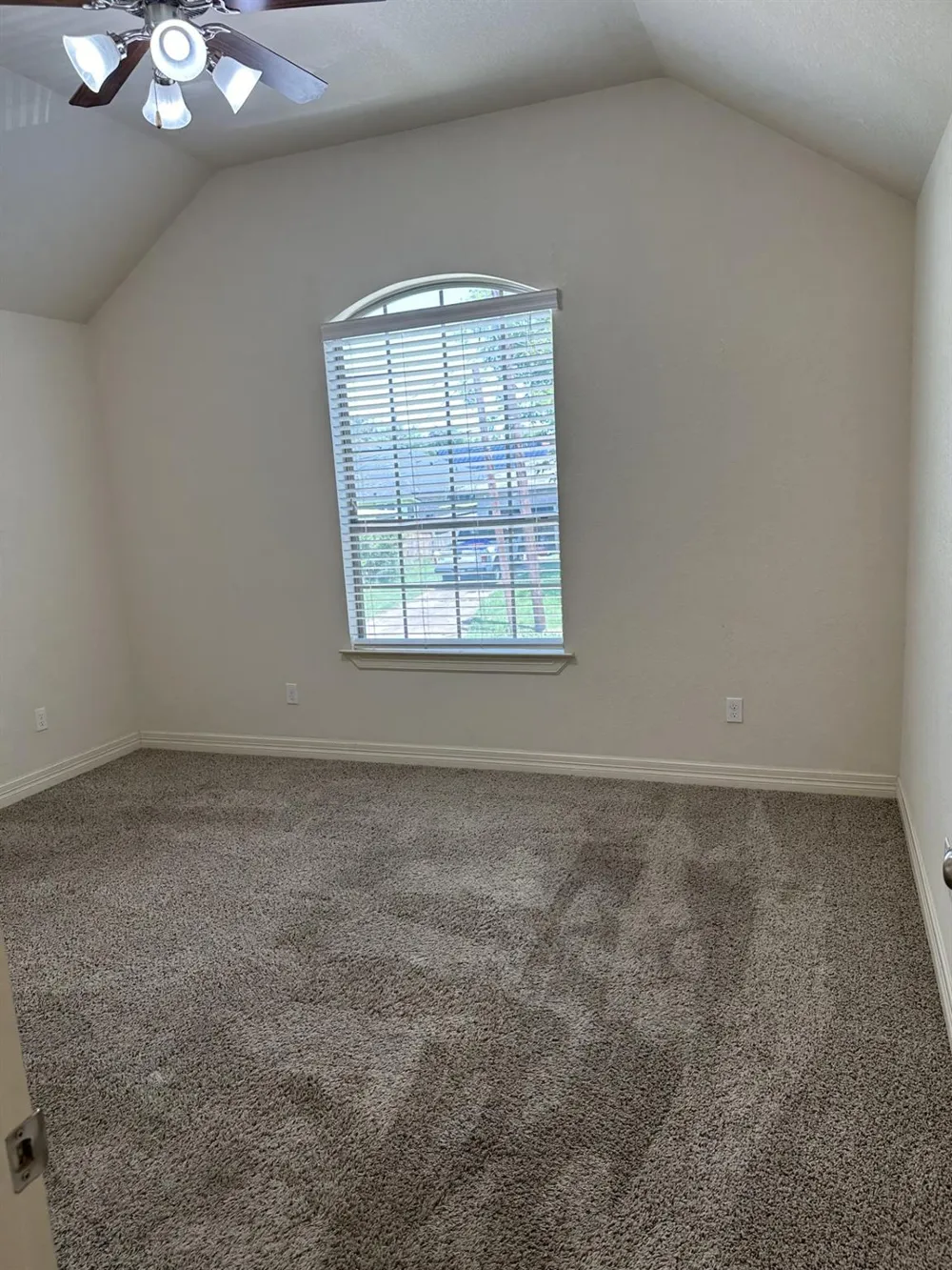 210 S Tesch Bellville, TX 77418