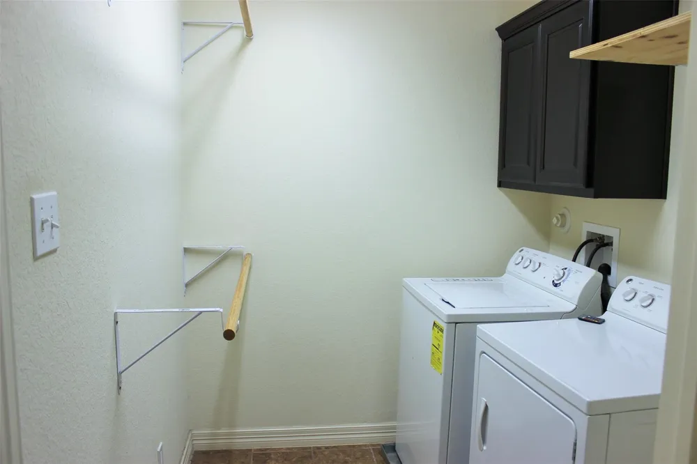 210 S Tesch Bellville, TX 77418