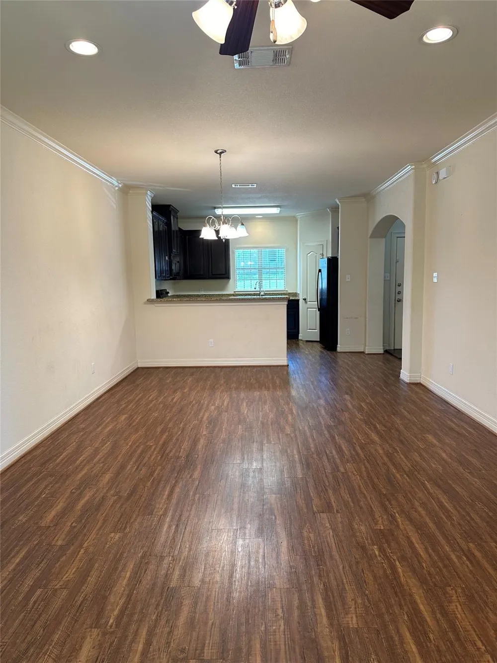210 S Tesch Bellville, TX 77418