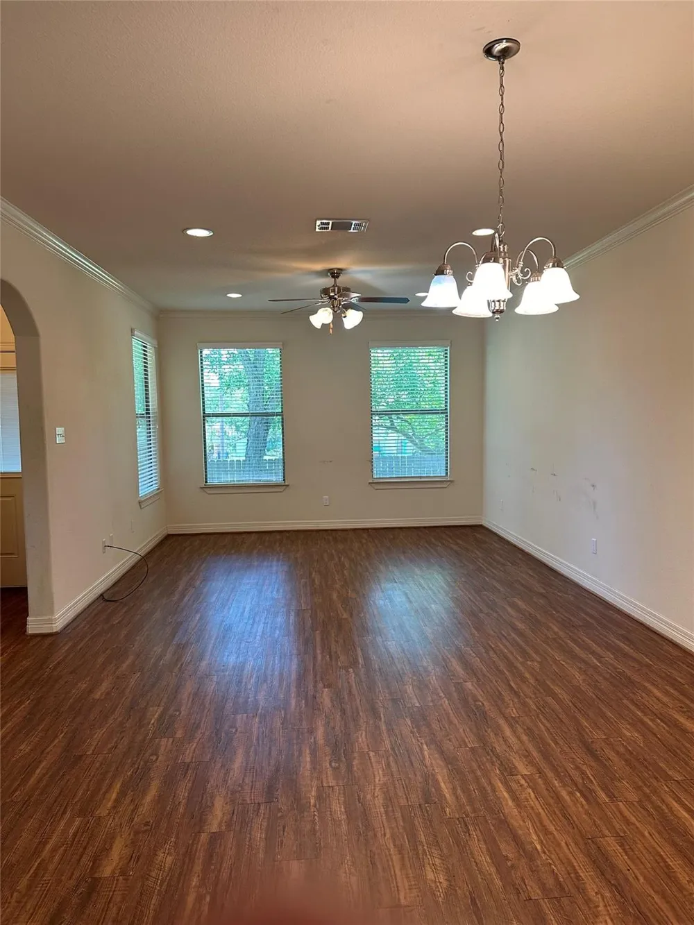 210 S Tesch Bellville, TX 77418