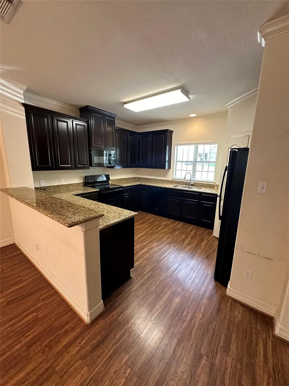 210 S Tesch Bellville, TX 77418