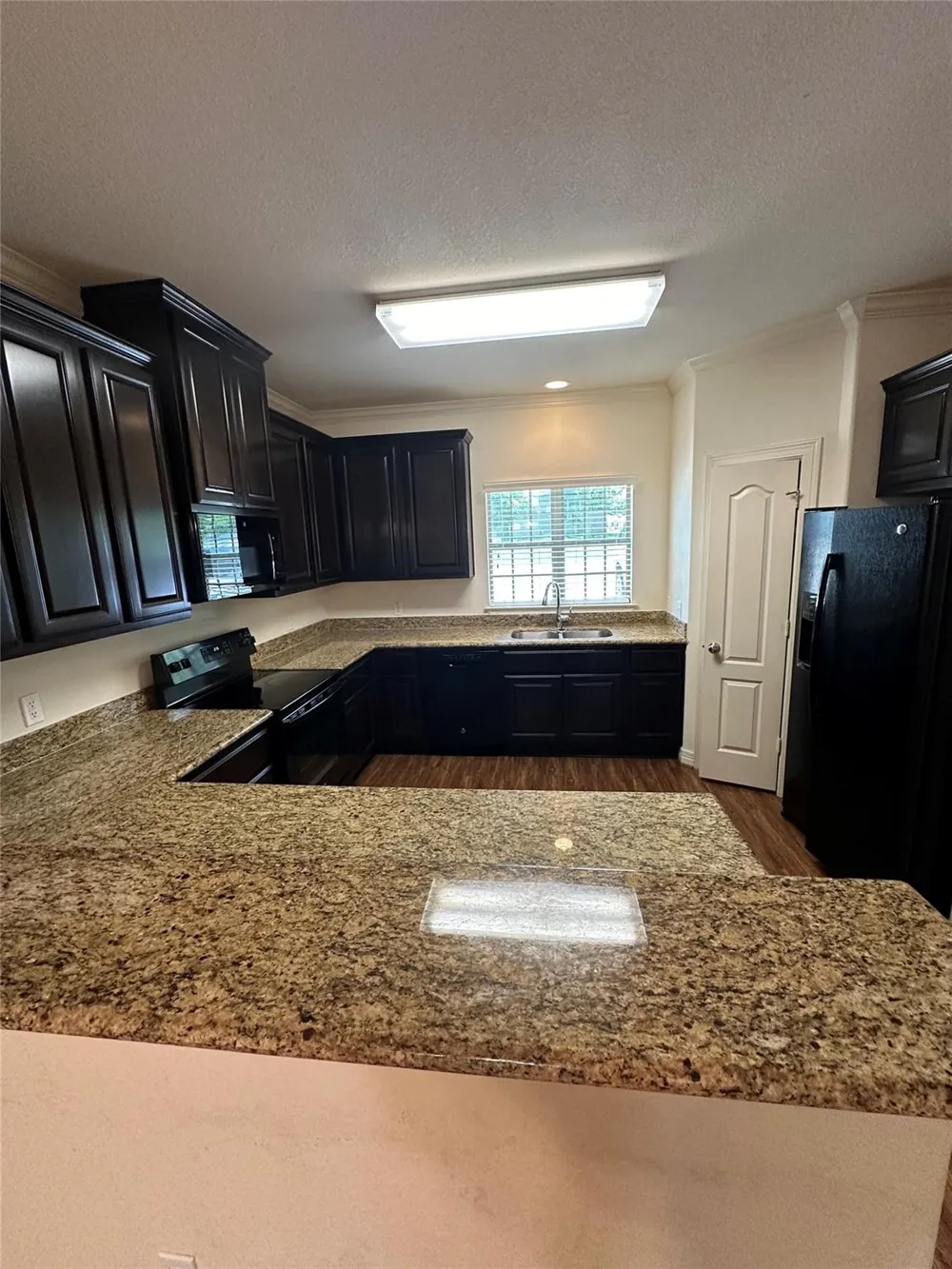210 S Tesch Bellville, TX 77418