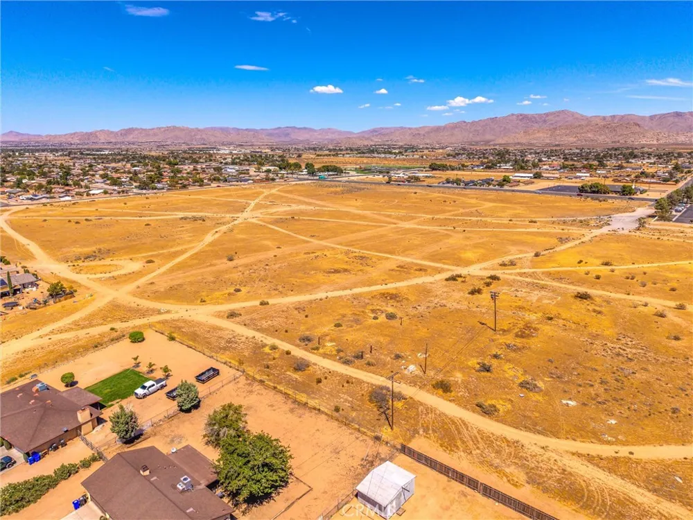 30874811 Okanagan Road Apple Valley, CA 92308