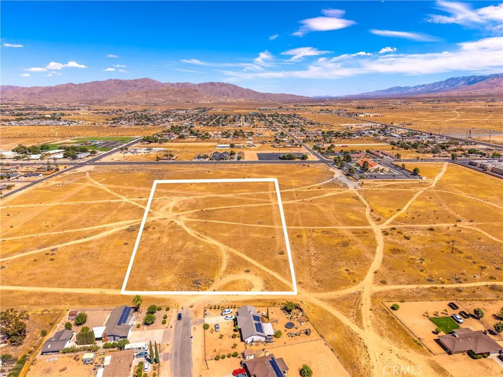 30874811 Okanagan Road Apple Valley, CA 92308