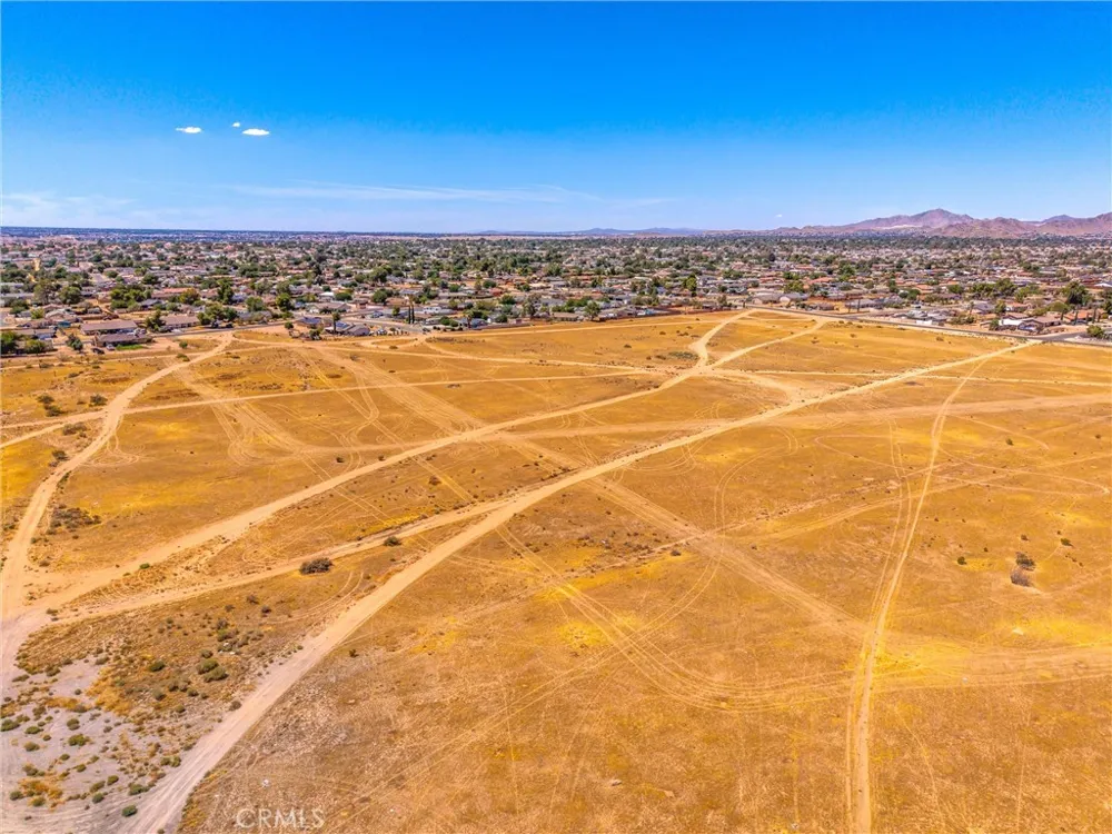 30874811 Okanagan Road Apple Valley, CA 92308