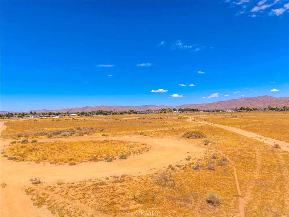 30874811 Okanagan Road Apple Valley, CA 92308
