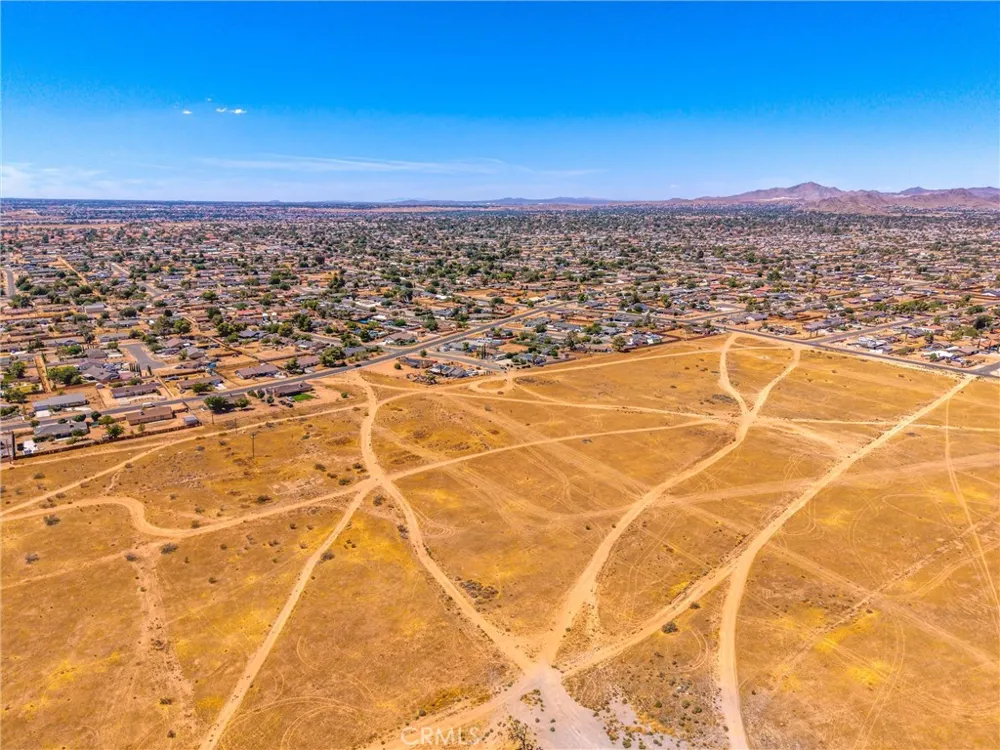30874811 Okanagan Road Apple Valley, CA 92308