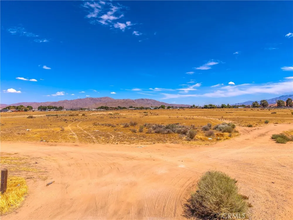 30874811 Okanagan Road Apple Valley, CA 92308