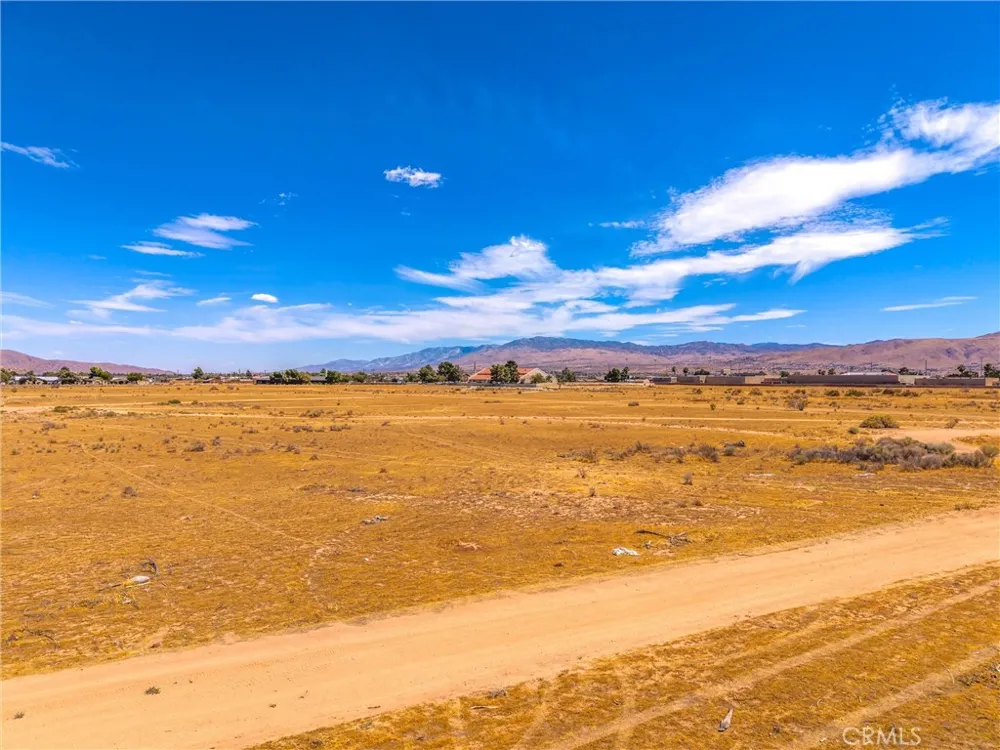 30874811 Okanagan Road Apple Valley, CA 92308