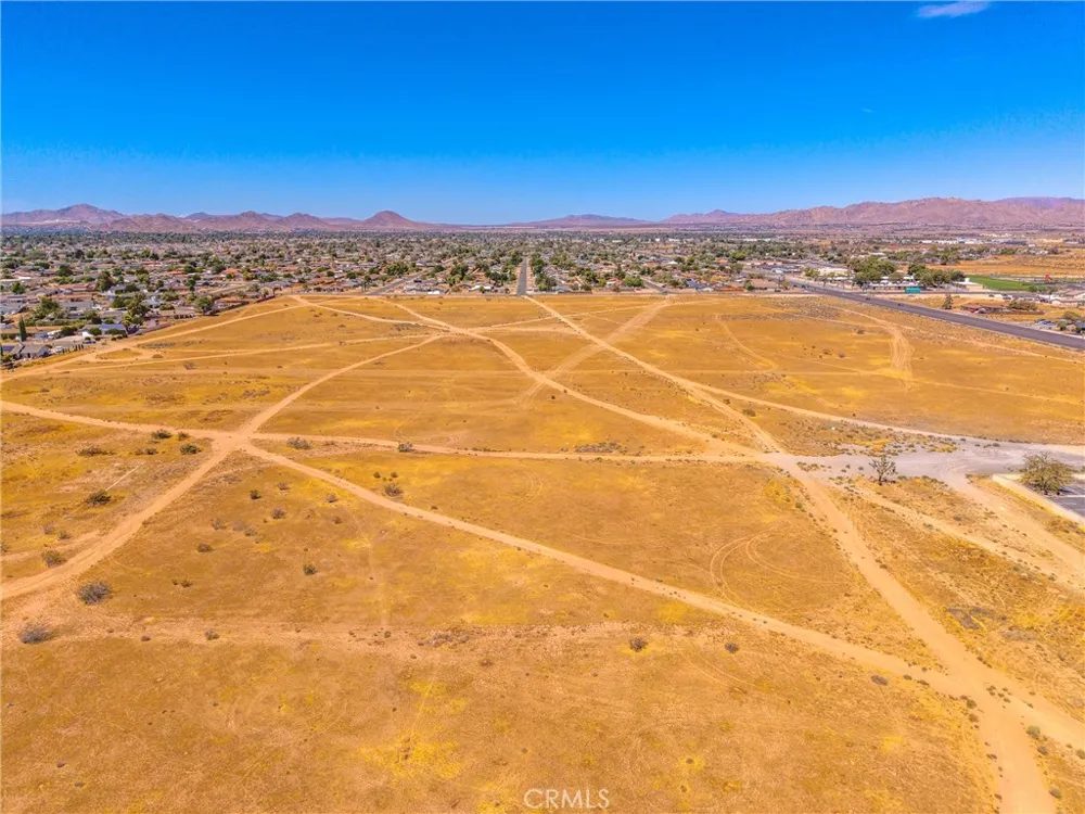 30874811 Okanagan Road Apple Valley, CA 92308