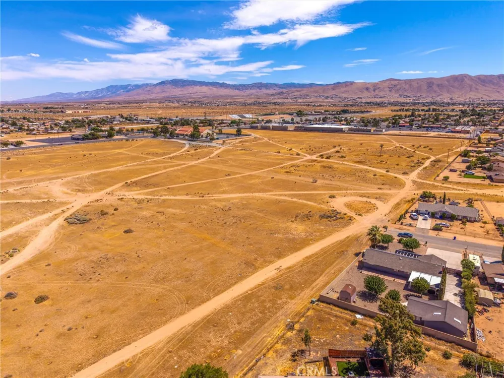 30874811 Okanagan Road Apple Valley, CA 92308