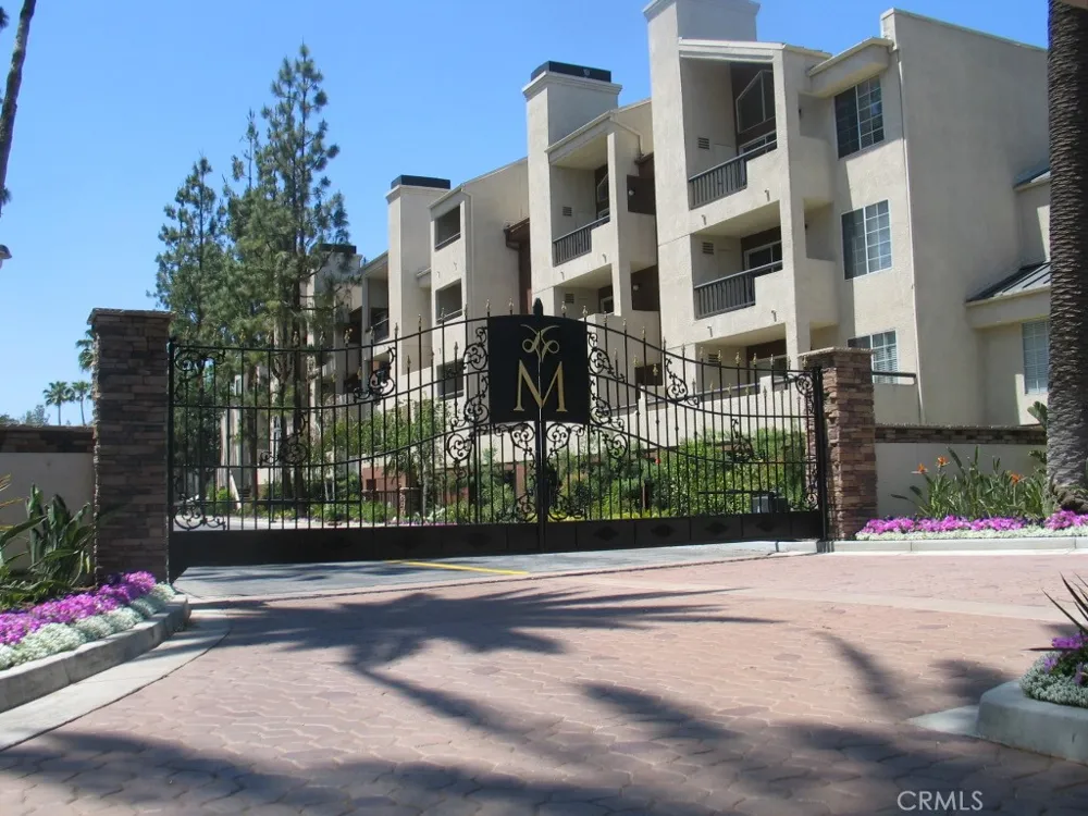 5550 Owensmouth #317 Woodland Hills, CA 91367