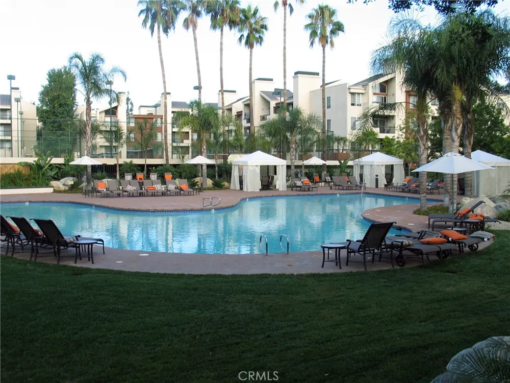 5550 Owensmouth #317 Woodland Hills, CA 91367