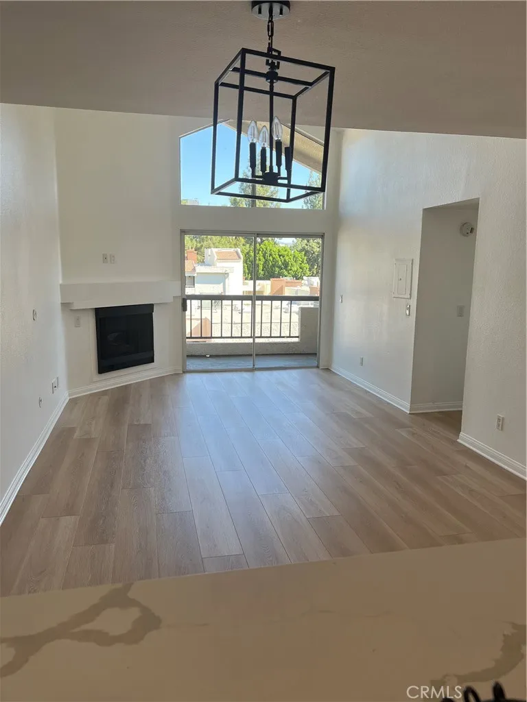 5550 Owensmouth #317 Woodland Hills, CA 91367