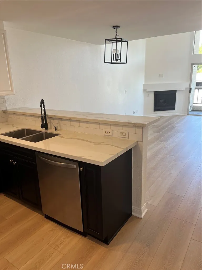 5550 Owensmouth #317 Woodland Hills, CA 91367