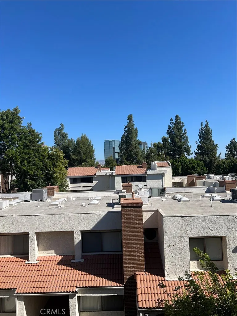 5550 Owensmouth #317 Woodland Hills, CA 91367