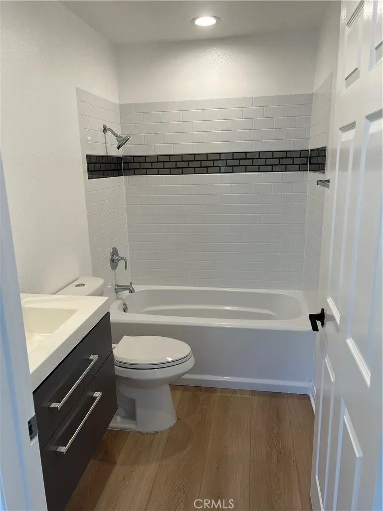 5550 Owensmouth #317 Woodland Hills, CA 91367