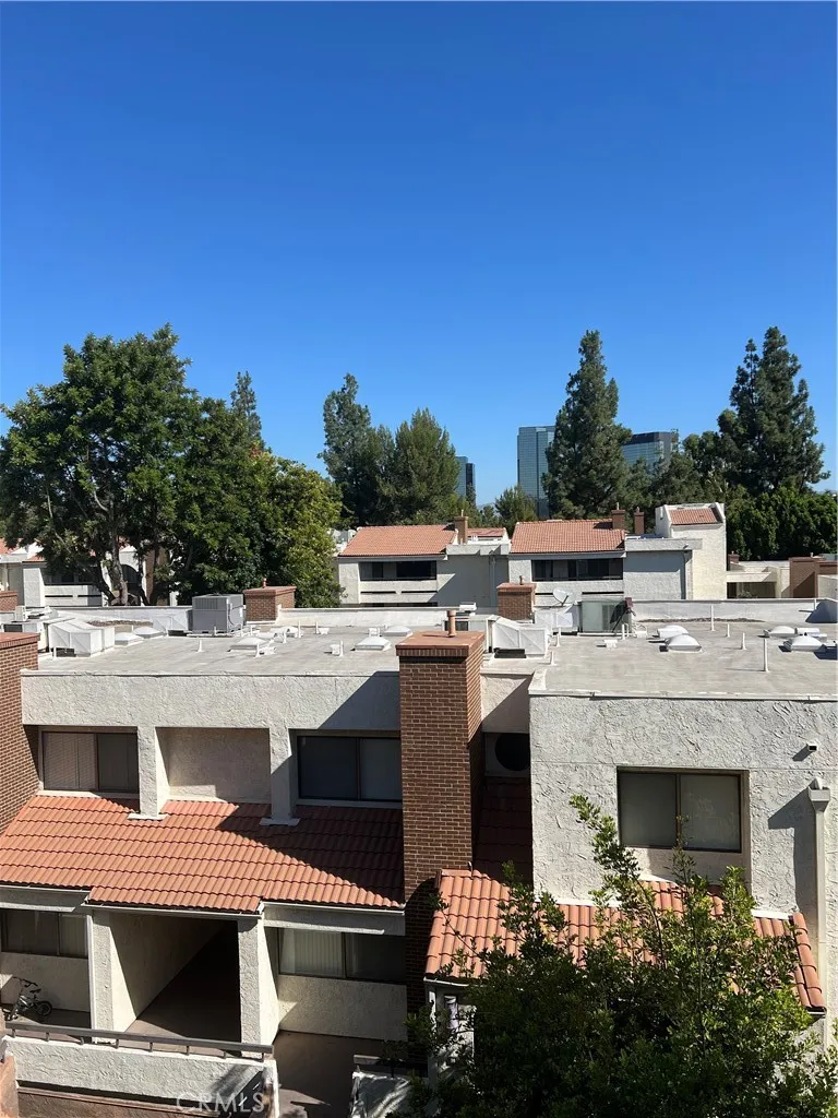 5550 Owensmouth #317 Woodland Hills, CA 91367
