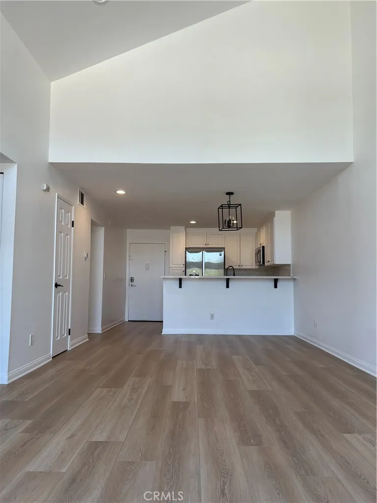 5550 Owensmouth #317 Woodland Hills, CA 91367