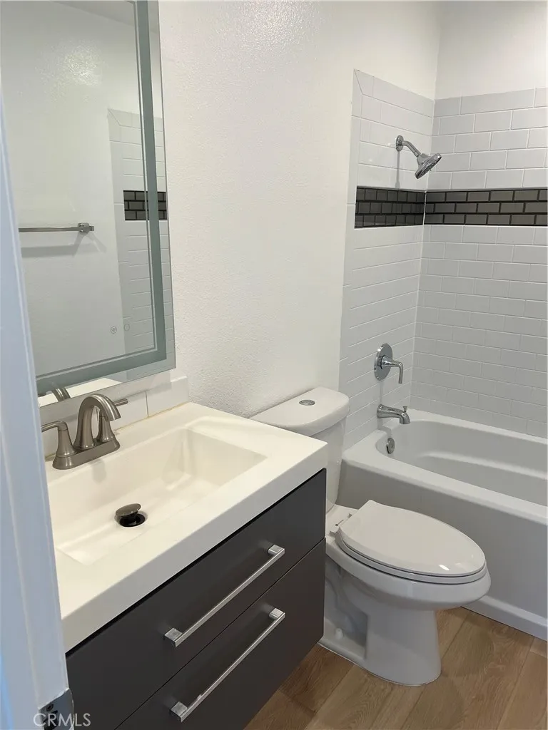 5550 Owensmouth #317 Woodland Hills, CA 91367