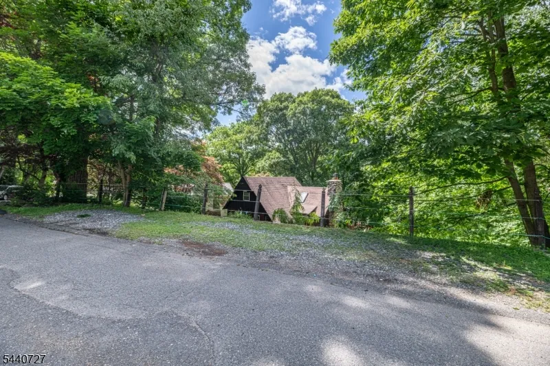 78 Woodlawn Rd Sparta, NJ 07871