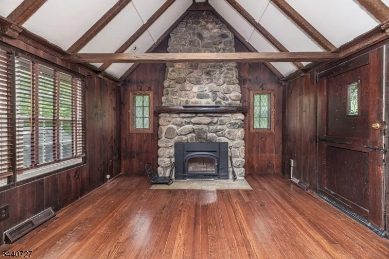 78 Woodlawn Rd Sparta, NJ 07871