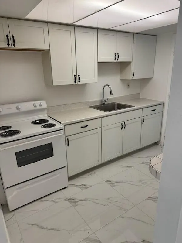 2285 NE 172nd Street #12 North Miami Beach, FL 33160