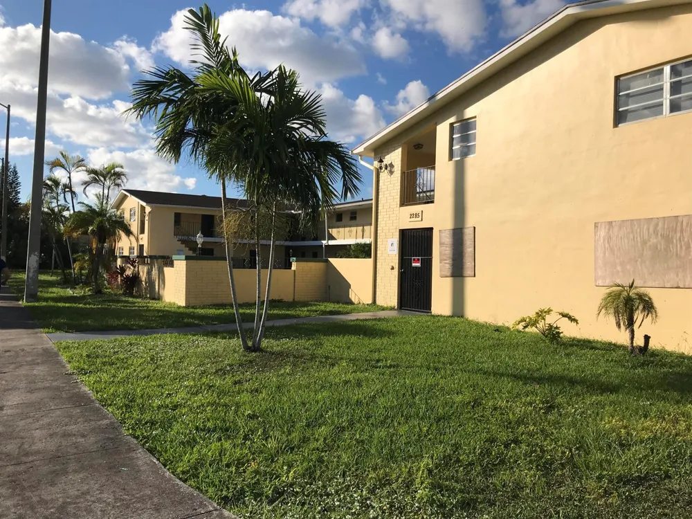 2285 NE 172nd Street #12 North Miami Beach, FL 33160