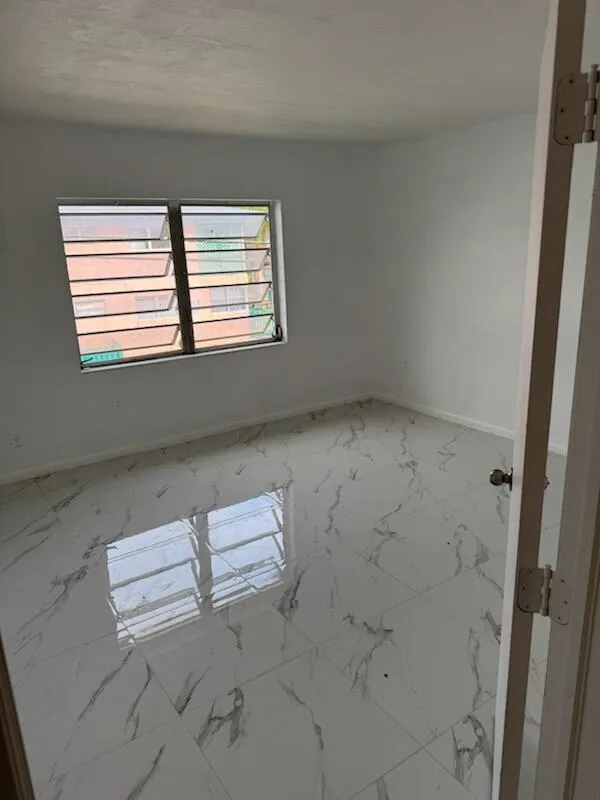 2285 NE 172nd Street #12 North Miami Beach, FL 33160