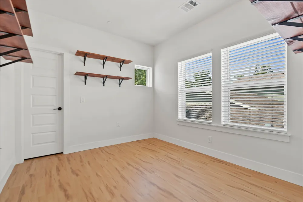 1121 Walton Lane #B Austin, TX 78721