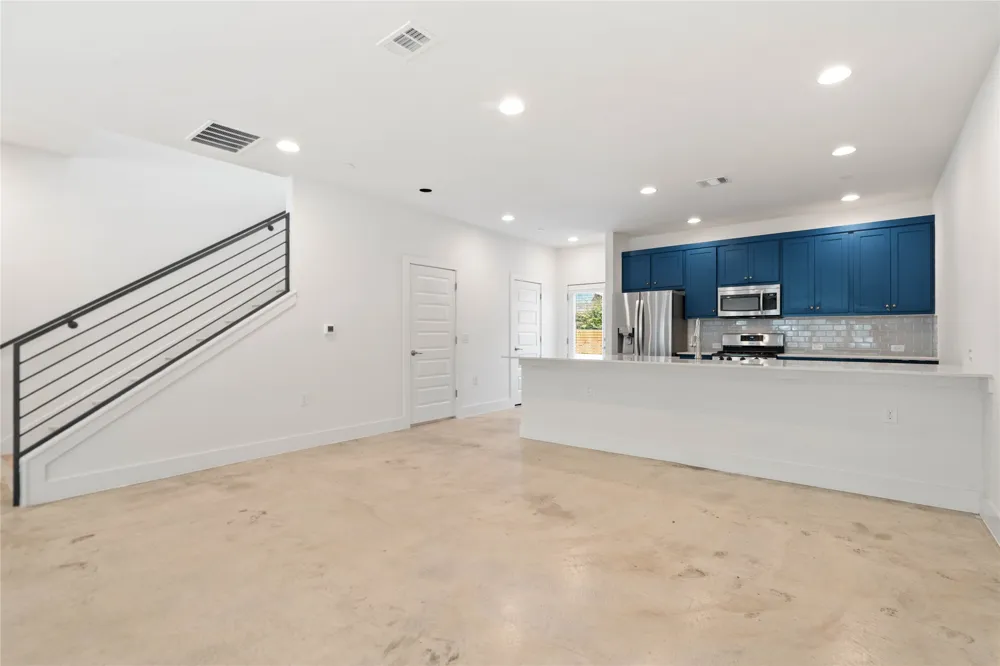 1121 Walton Lane #B Austin, TX 78721