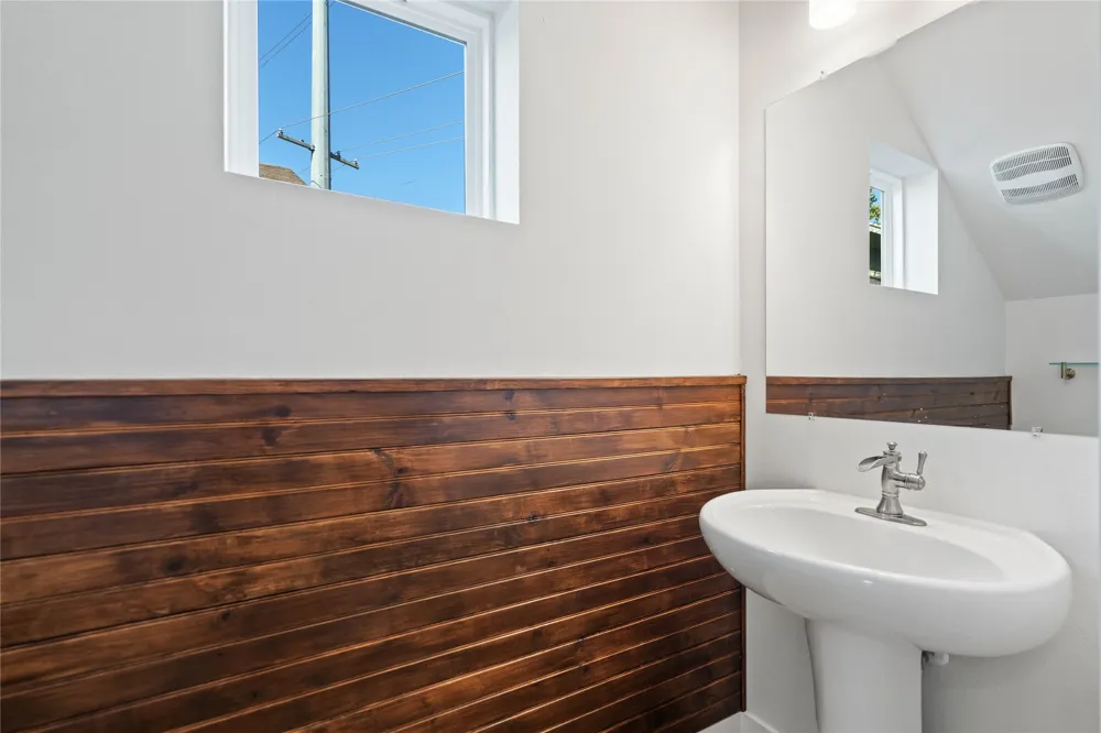 1121 Walton Lane #B Austin, TX 78721