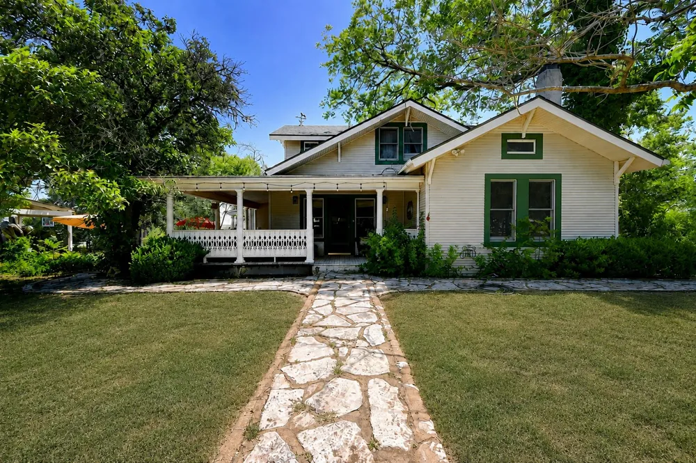23351 Fm 150 W Driftwood, TX 78619