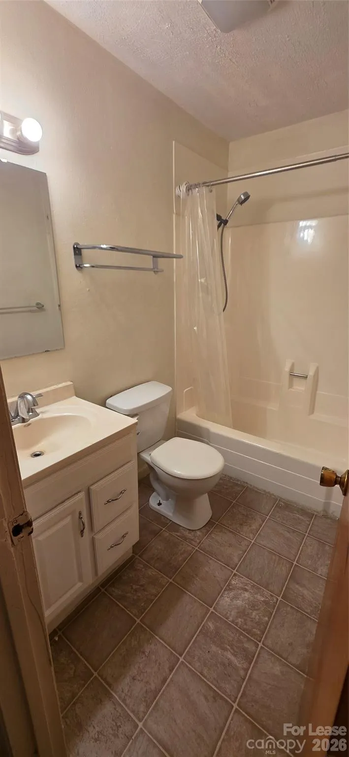 1075 7th Avenue NW Hickory, NC 28601