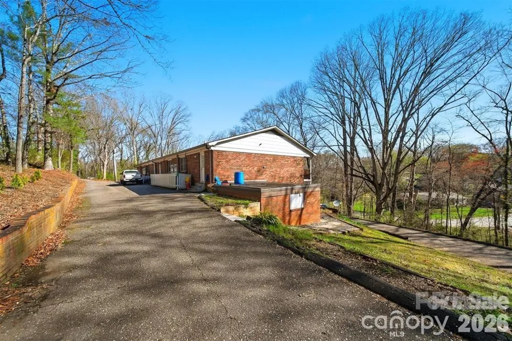 1075 7th Avenue NW Hickory, NC 28601