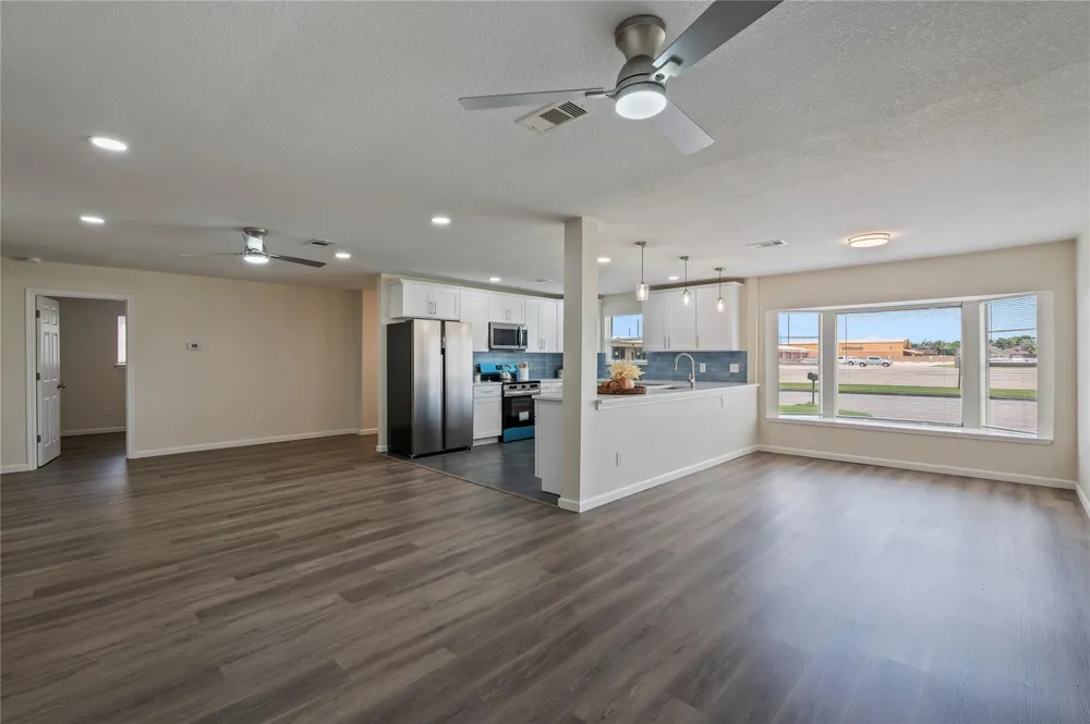 2324 Logan Street Texas City, TX 77590