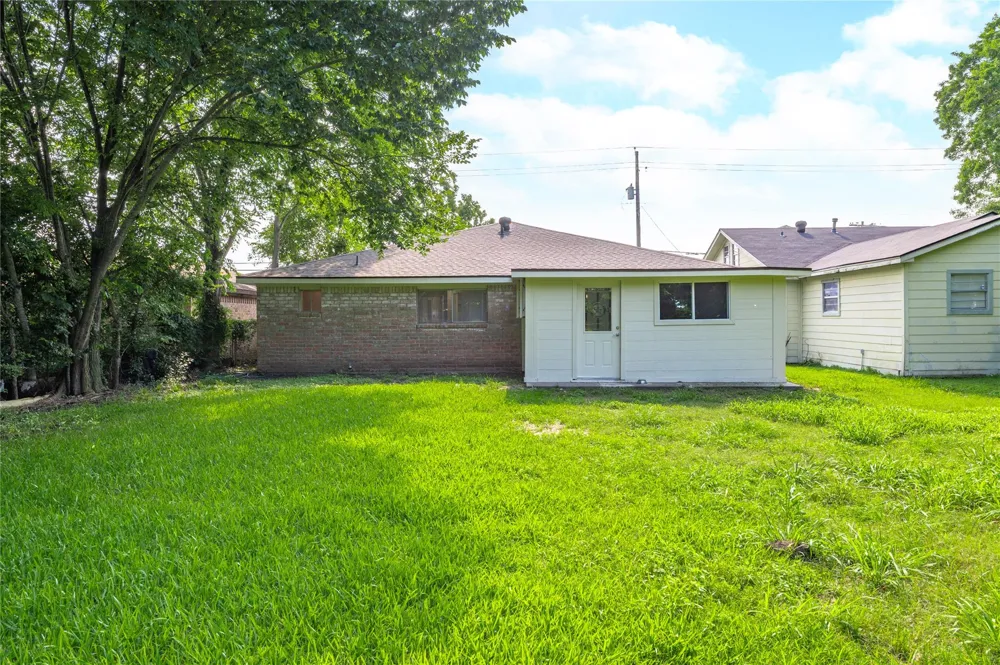 2324 Logan Street Texas City, TX 77590