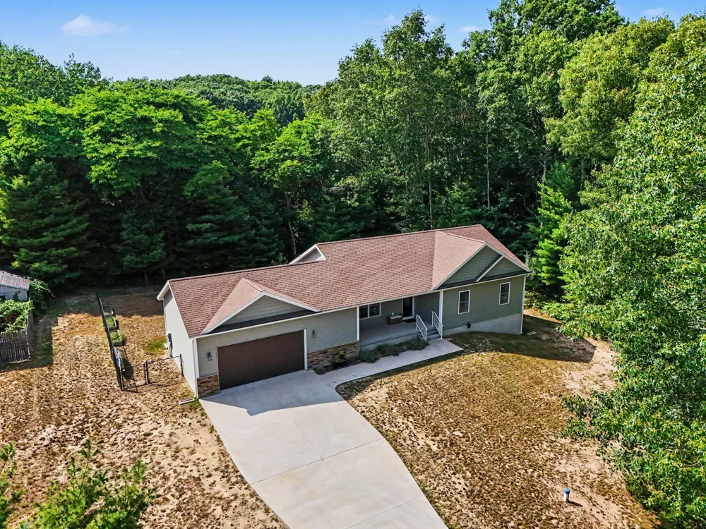2047 Lakeshore Drive Ludington, MI 49431
